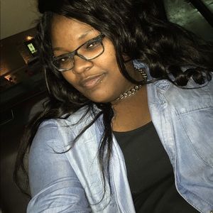 Meet your Posher, Ebony